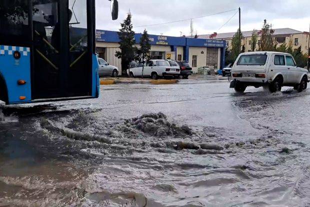  Bakının bu qəsəbəsini su basdı - VİDEO 