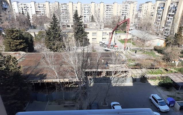  Bakıda tikintinin qadağan edildiyi obyektdə qızğın iş gedir - VİDEO 