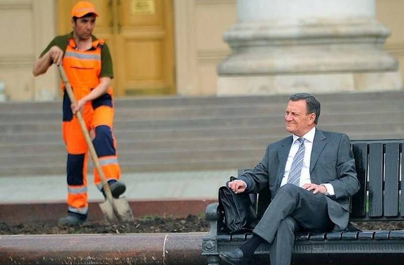  Azərbaycanda varlı, kasıb və orta təbəqənin sayı AÇIQLANDI 