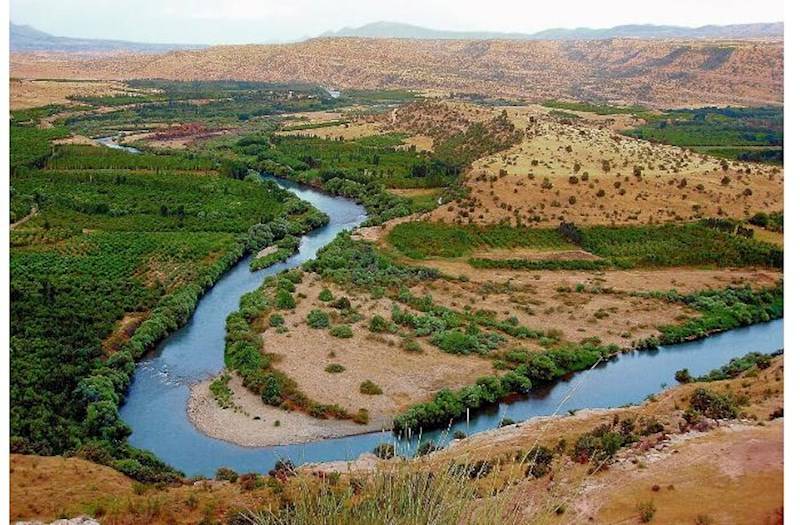  İran İraqa axan çayın qarşısını kəsib  