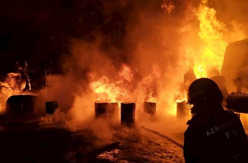  Bakıda mebel salonu yandı  