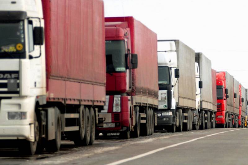  Azərbaycandan tranzit keçən nəqliyyat vasitələri yol vergisi ödəyəcək - SİYAHI 