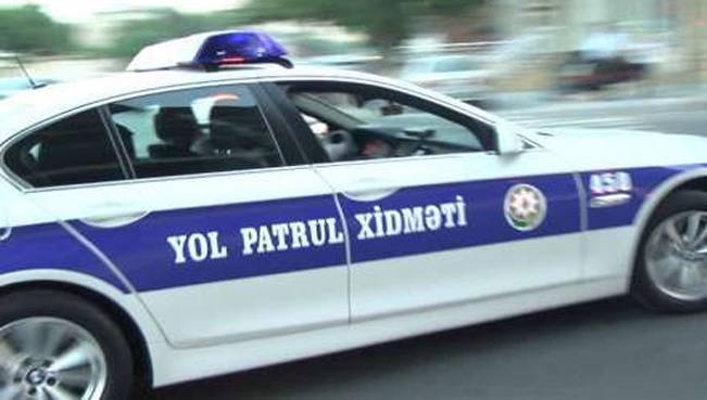  Yol polisi qəzaya uğradı: Yaralanan var 