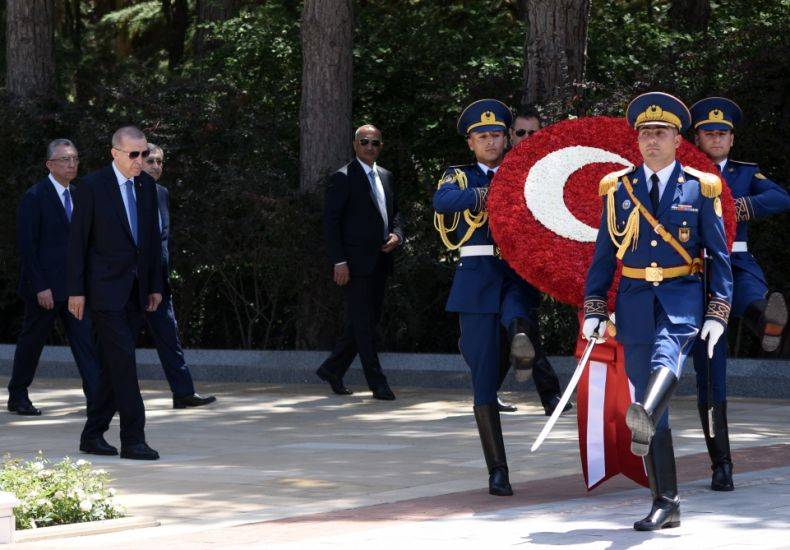  Ərdoğan Heydər Əliyevin məzarını ziyarət etdi - FOTO 