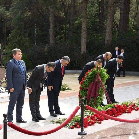  “Erkin Qədirli də ulu öndərin məzarı önündə baş əydi, sadəcə, bir az tez qalxdı