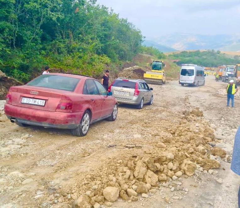  Sürüşmə səbəbindən bağlanan Bakı-Şamaxı-Qəbələ yolu açıldı - FOTO  