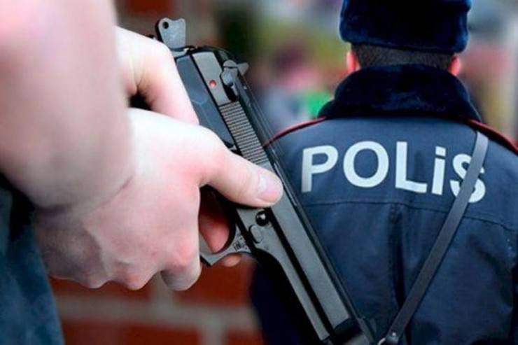  İnsident: Polis atəş açmağa məcbur oldu 