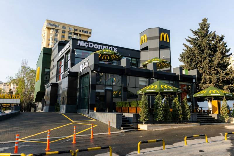  “Memar Əcəmi” stansiyasının yaxınlığında yerləşən “McDonald's” restoranın təmirdən sonra açılışı olub - FOTO 