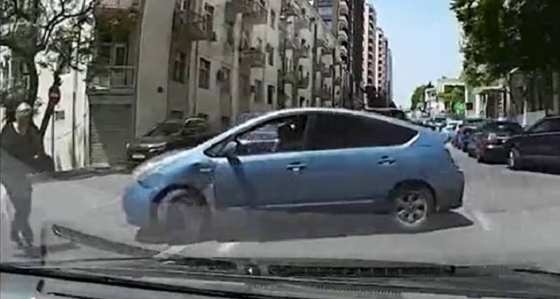  Bakıda qəza: “Prius” qadını vurdu - ANBAAN VİDEO 