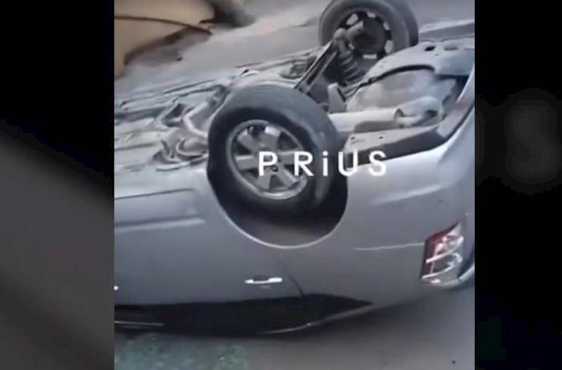  Bakıda “Prius” naməlum şəkildə aşdı - VİDEO 