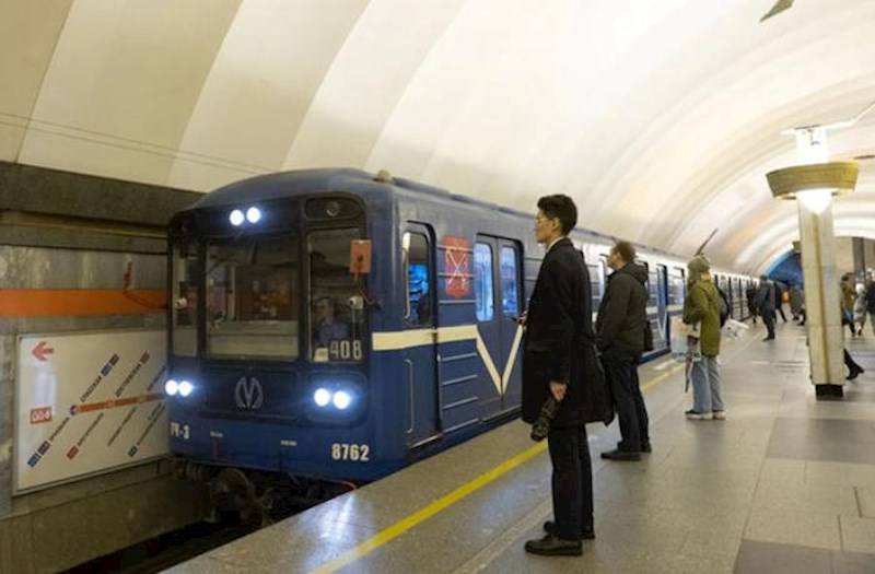  Rusiyada məktəblilər metroda miqranta silahlı hücum təşkil ediblər  