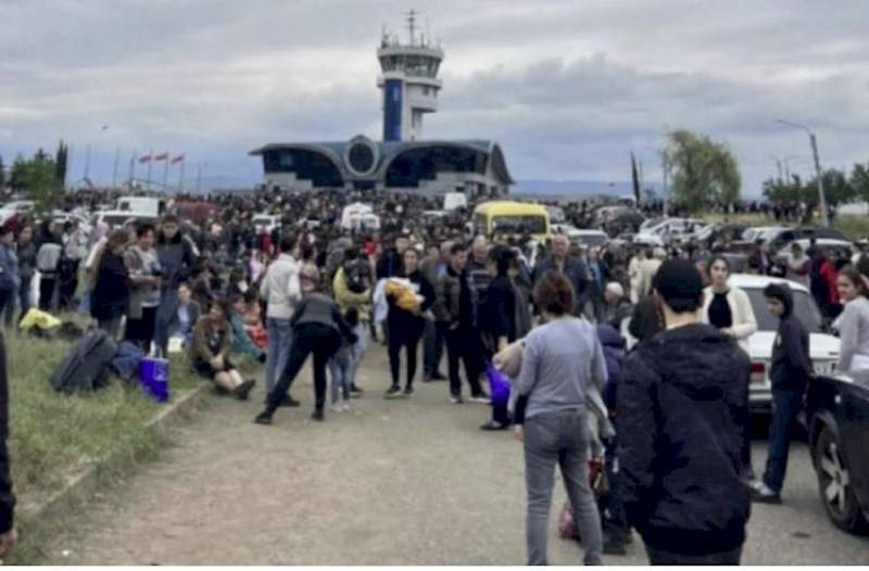  Yüzlərlə erməni Xocalı aeroportunda evakuasiya GÖZLƏYİR 