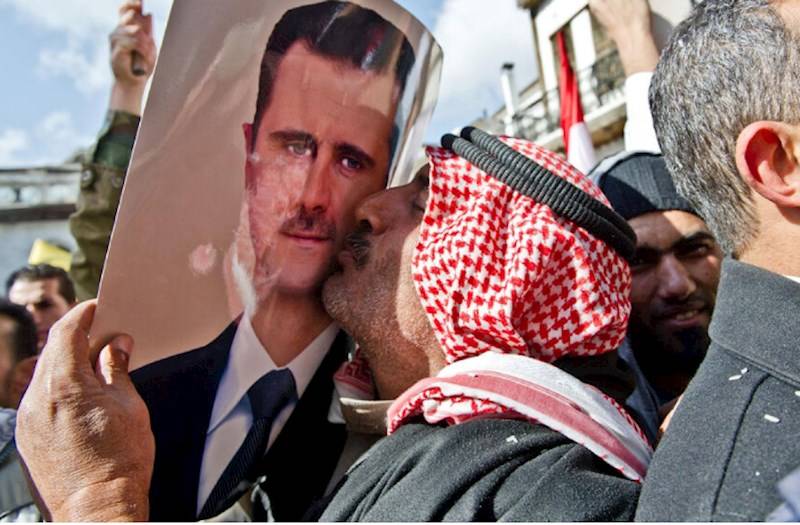  24 ildən sonra prezident postunu tərk edən Bəşər Əsəd kimdir?  