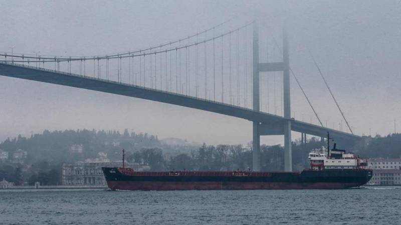  İstanbul boğazında gəmilər toqquşub  