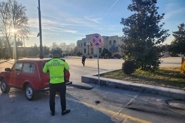  İsmayıllıda dayanma-durma qaydalarını pozan sürücülər barəsində tədbir görülüb - FOTO  