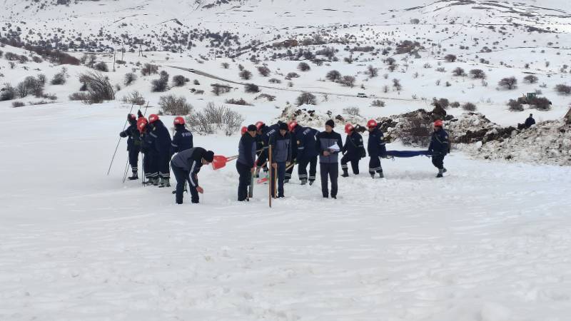  “Şərti” olaraq qar uçqunu altında qalmış naxçıvanlılar xilas edilib - Naxçıvanda təlim 