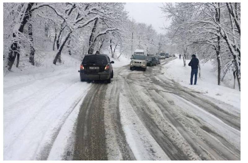  Şamaxı - İsmayıllı yolu buz bağlayıb  