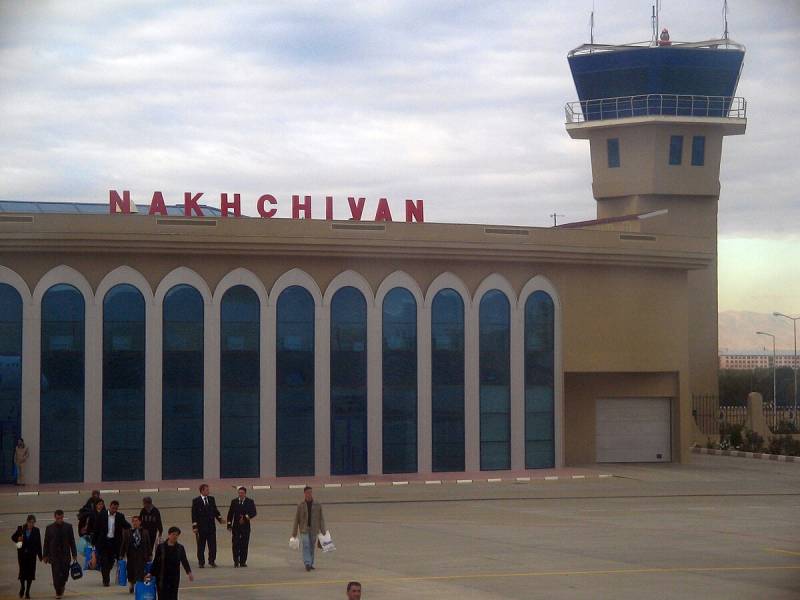  Naxçıvana uçan sərnişinlər Aeroportdakı sanitar qovşaqdan şikayətçidir - FOTOLAR 