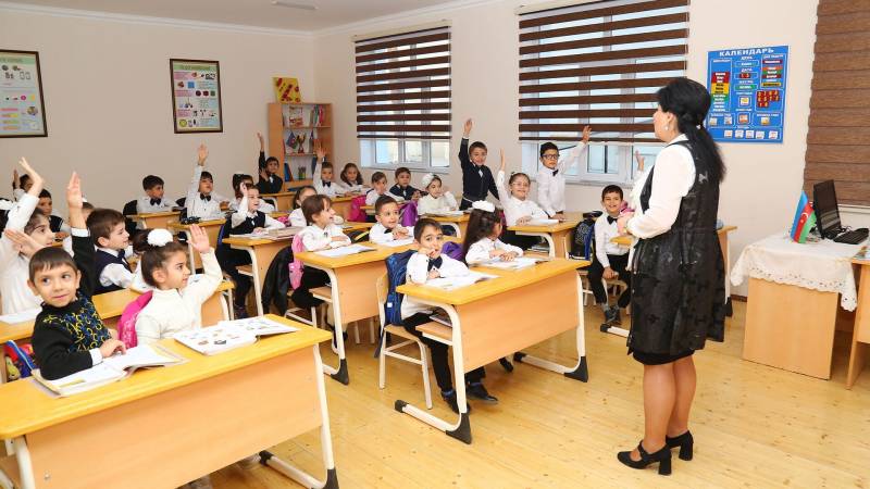  “Müəllimləri təbrik etməyi ənənə halına gətirmək düzgün deyil” - Ekspert 