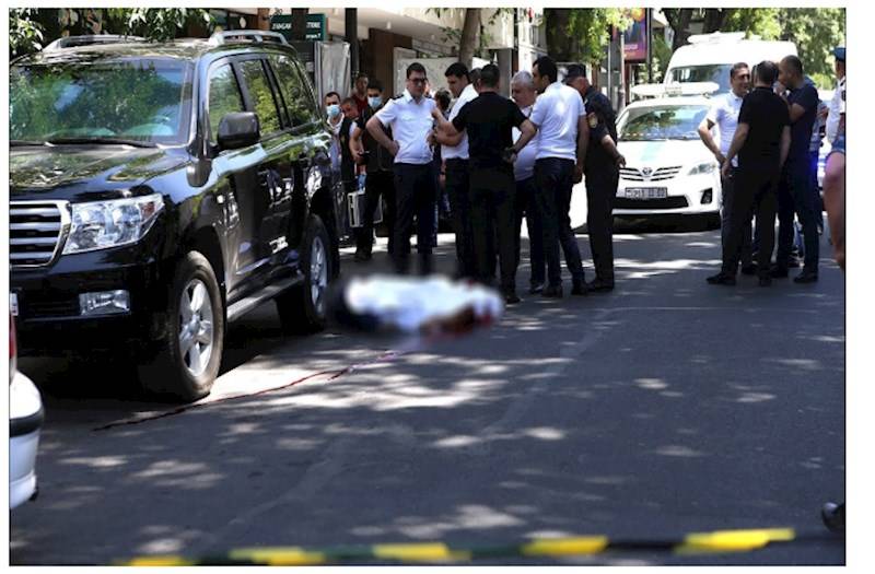  Ermənistanda bir polisi öldürən, digərini yaralayan şəxs yaxalandı  