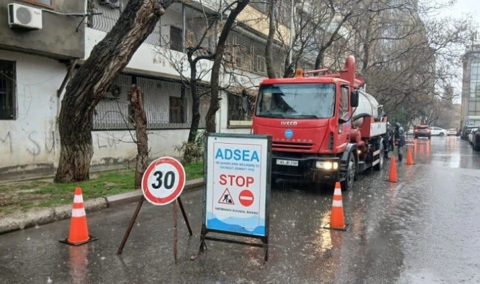  ADSEA ərazilərdə yığılan yağış sularını kənarlaşdırır - Video  