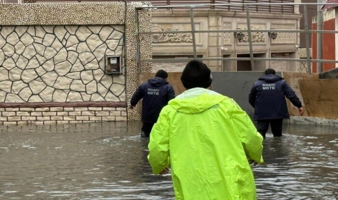  Bakıda yağış fəsadlar törətdi: BŞİH hərəkətə keçdi - Foto  