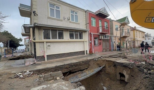 Bakıda 3 min ev su kollektorunun üzərində tikilib  
