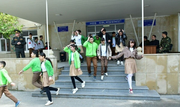  Bu məktəb və liseydə nümunəvi mülki müdafiə məşqi keçirildi  