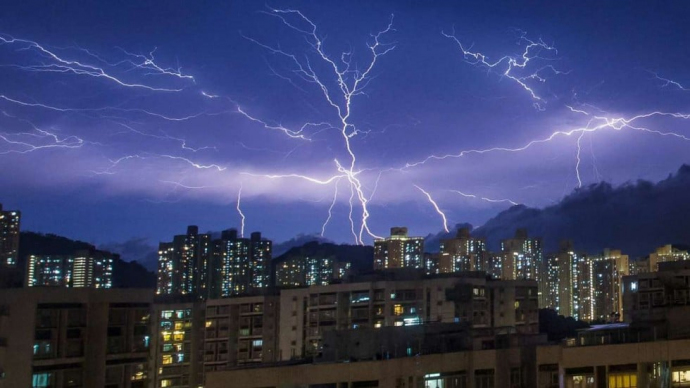  Bu ölkədə ildırım 14 nəfəri öldürdü  