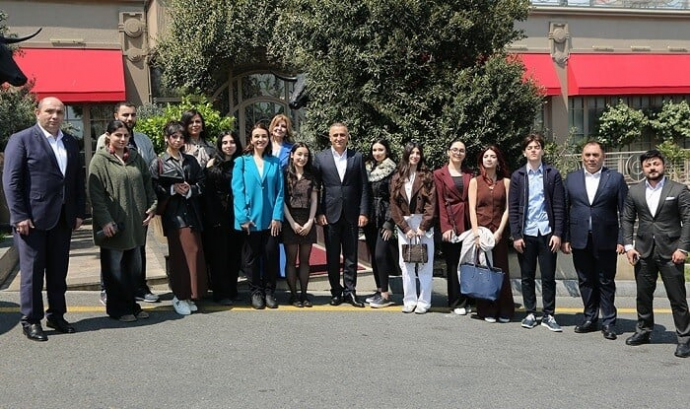  Aydın Veysəloğlu ADA tələbələri ilə yenidən görüşdü  