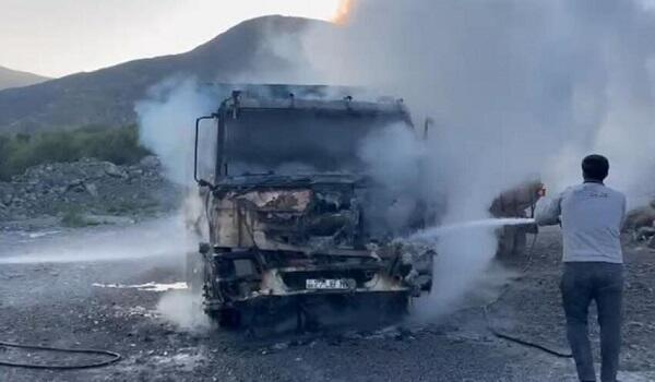  Türkiyədə Azərbaycan nömrəli yük avtomobili kül oldu - Foto  