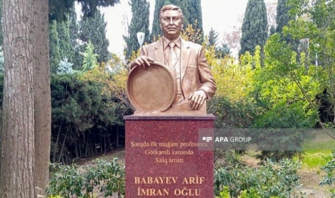  Xalq artisti Arif Babayevin qəbirüstü abidəsi ucaldıldı - Foto  