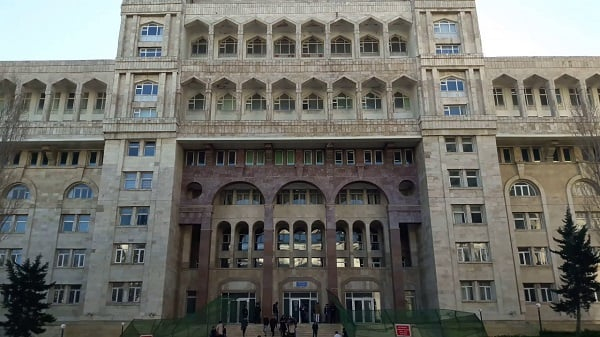  Tibb Universitetində təhsil haqları aşağı salındı - Qiymətlər  