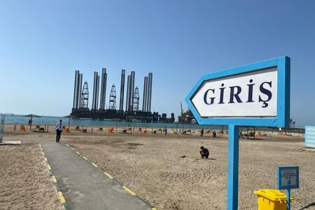  Nazirlikdən küləkli havada çimərliyə gedənlərə xəbərdarlıq  