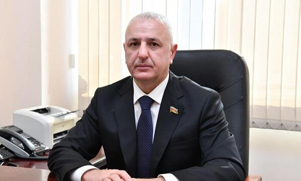  Deputat dəniz kənarında karate ilə məşğul oldu  