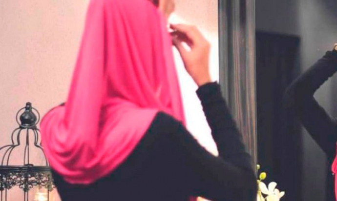  Bakıda çadralı qadınlar bıçaq və ülgüclə mağazaya basqın etdilər  