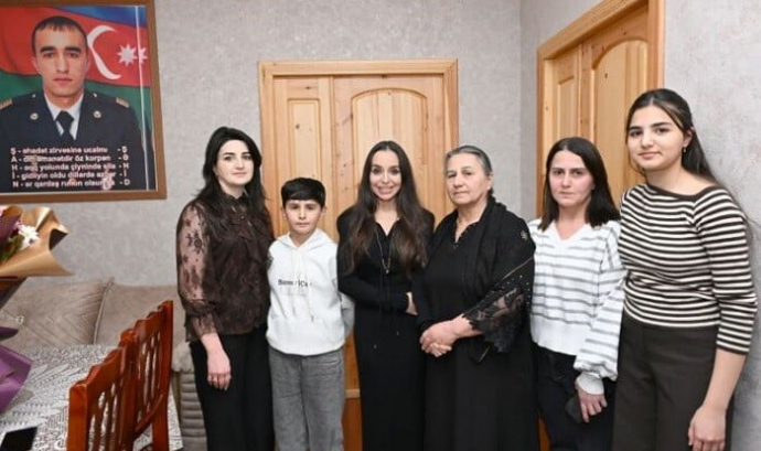 Leyla Əliyeva şəhid baş gizirin ailəsini ziyarət etdi - Foto  