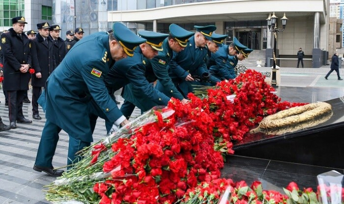  DSX rəhbərliyi “Ana harayı” abidəsini ziyarət etdi  