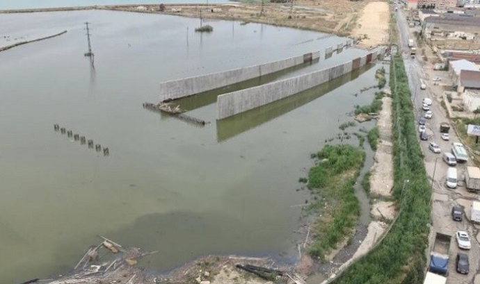  Bakıda milyonluq yol layihəsi su altında qaldı - Video  