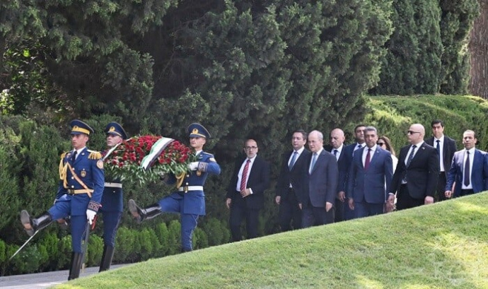  Fələstinin baş naziri Fəxri xiyabanı ziyarət etdi  