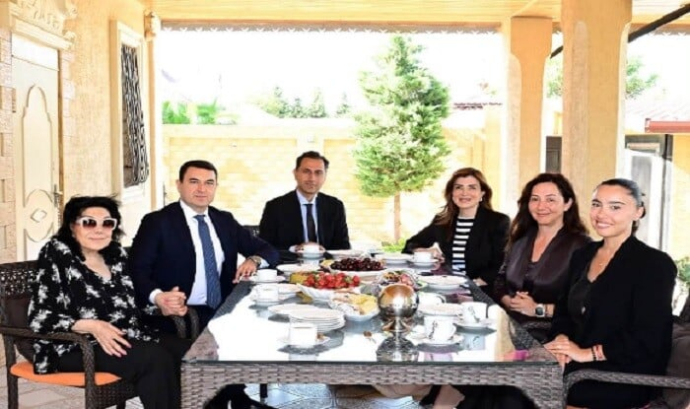  Nazir Flora Kərimovanı evində ziyarət etdi  