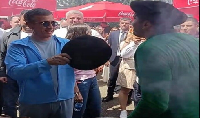  Məşhur blogerin Anar Ələkbərova hədiyyəsi... - Video  