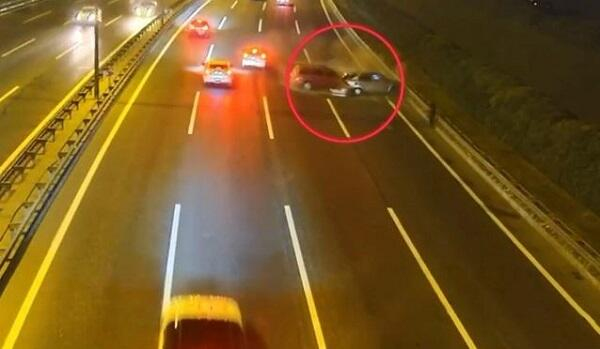  Ara məsafəsi saxlamayan sürücülərin törətdiyi qəzalar – Video  