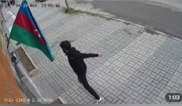  Bayrağımıza hörmətsizlik edən gənc saxlanıldı  