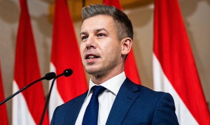  Magyar yeni baş nazir kimi and içdi  