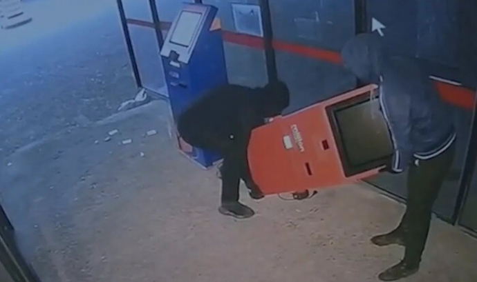  İçərisində 40 min olan terminalları oğurladılar – Anbaan video  