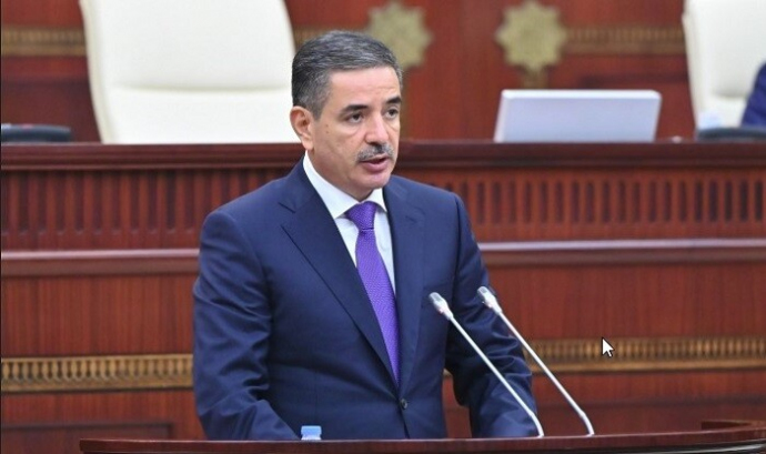  General Milli Məclisdə hesabat verir  