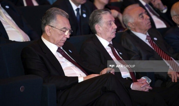  YAP-ın qurultayında yatanlar və mürgüləyənlər... - Foto  