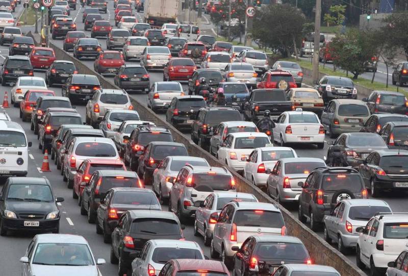  Tıxaclar Bakı sakinlərinə ildə 900 manat ziyan vurur - EKSPERT 