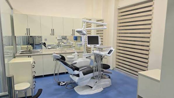  Ödəniş 11 mini ötdü, implantlar laxladı: “Dental Center”də pasiyent aldadılması iddiası – SKANDAL 